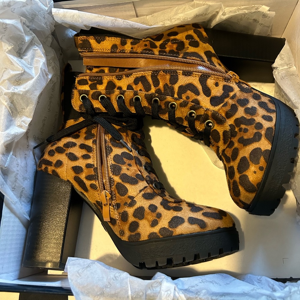 New boots size 51/2 wore once u can tell they look new